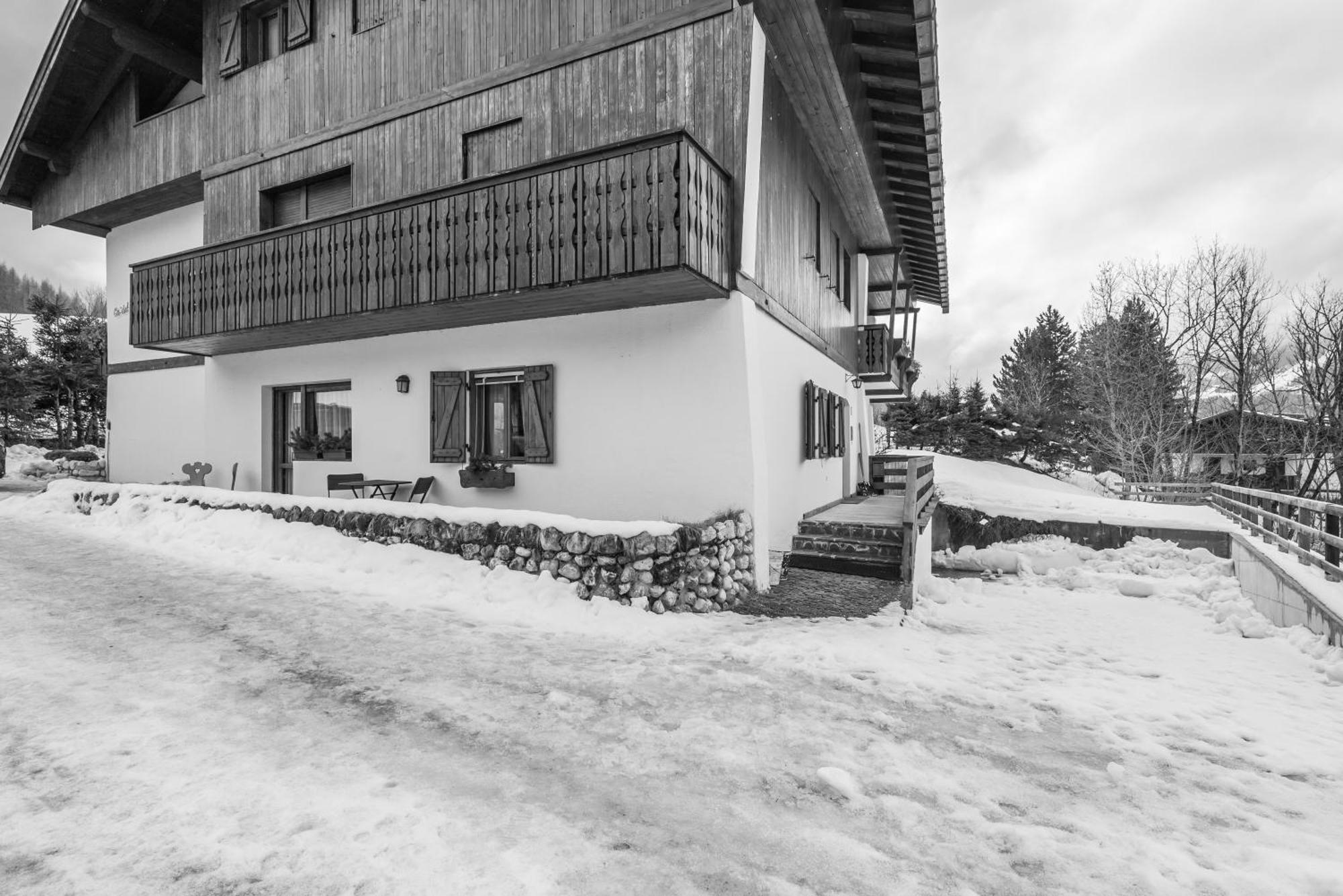 Apartamento Ca' Dello Scoiattolo Cortina dʼAmpezzo Exterior foto